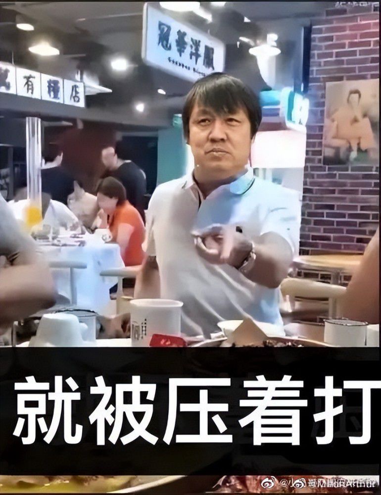 罗宾逊仅仅凭着几下拳击身手当然不可能变成一名出色的间谍，但他好像一点也不担心，还自诩我是间谍。